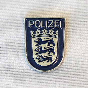Pin Polizei-Ärmelabzeichen Baden-Württemberg versilbert, farbig emailliert Butterfly-Verschluss, 16 mm
