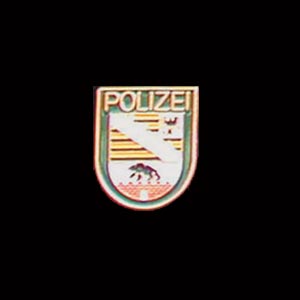Pin Polizei-Ärmelabzeichen Sachsen-Anhalt versilbert, farbig emailliert Butterfly-Verschluss, 16 mm