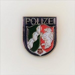 Pin Polizei-Ärmelabzeichen Nordrhein-Westfalen versilbert, farbig emailliert Butterfly-Verschluss, 16 mm