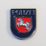 Pin Polizei-Ärmelabzeichen Niedersachsen vergoldet, farbig emailliert Butterfly-Verschluss, 16 mm