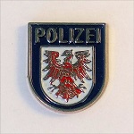 Pin Polizei-Ärmelabzeichen Brandenburg versilbert, farbig emailliert Butterfly-Verschluss, 16 mm